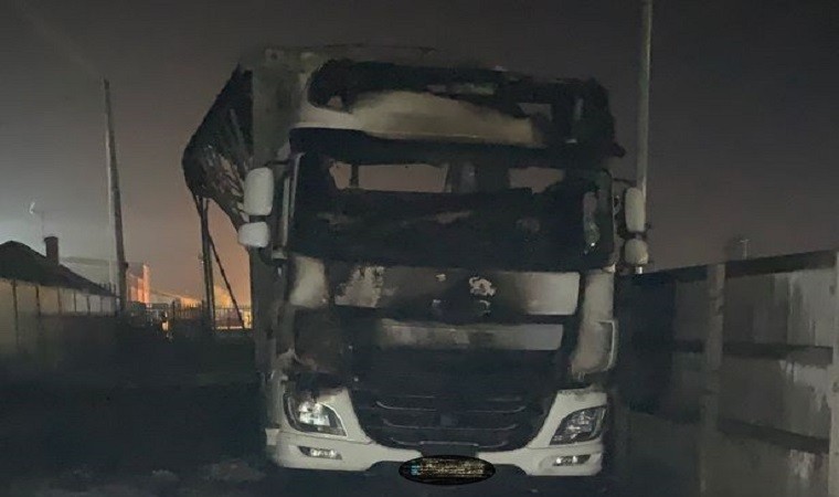 Mężczyzna podpalił ciężarówkę ze śpiącym w niej kierowcą