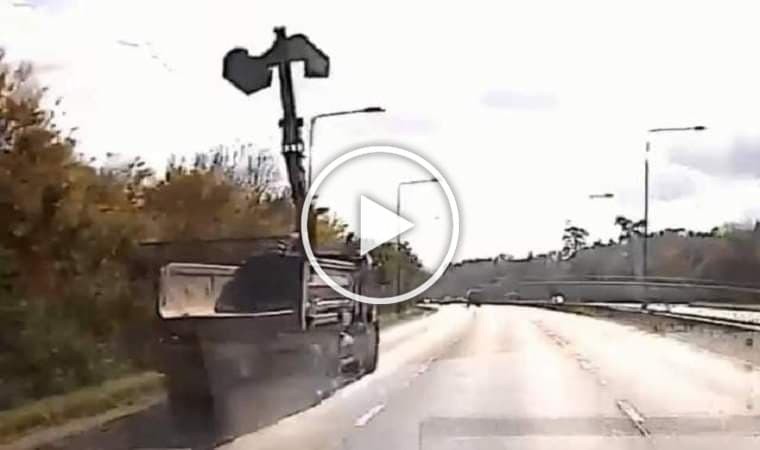 Kierowca ciężarówki ma zakaz jazdy po uderzeniu w wiadukt łyżką koparki